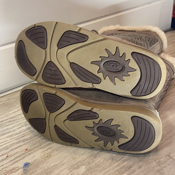 UGG Australian Suburb Crocheted Gray Boots S/N 5124 size US 7 EU 38 - Picture 5 of 5